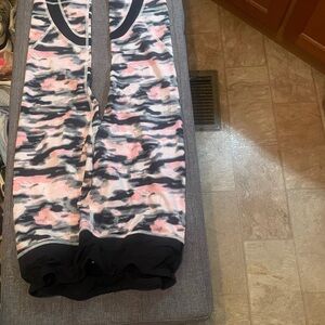 Lululemon Athletica Camouflage capri Leggings - Pink, Gray, Black